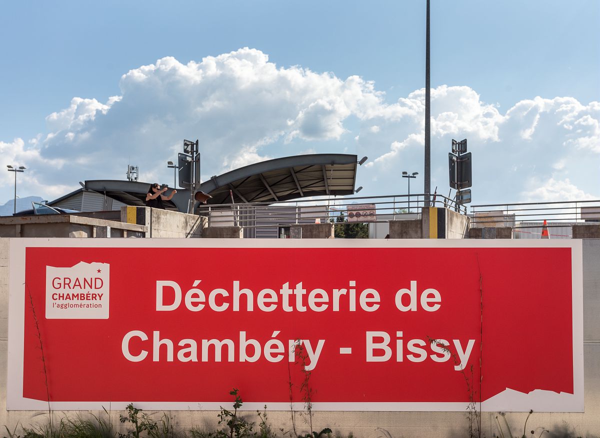 Photo de la devanture de la déchetterie de Chambéry-Bissy