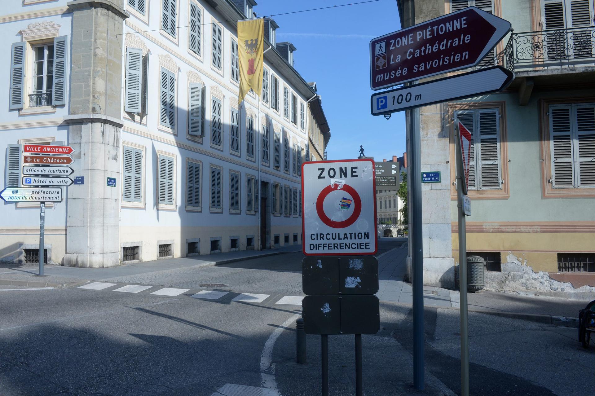 Plaque et panneaux de rue pour collectivités - ACT Équipement