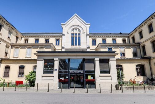 Façade extérieure de la Maison des Associations à Chambéry